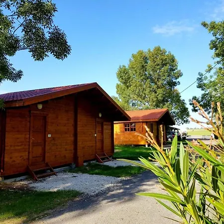 Camping Les 2 Salamandres Arces-sur-Gironde Extérieur photo
