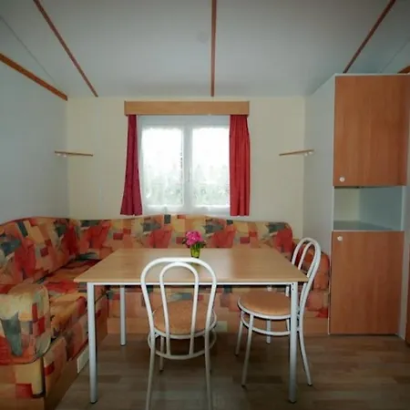 Camping Les 2 Salamandres Arces-sur-Gironde Extérieur photo