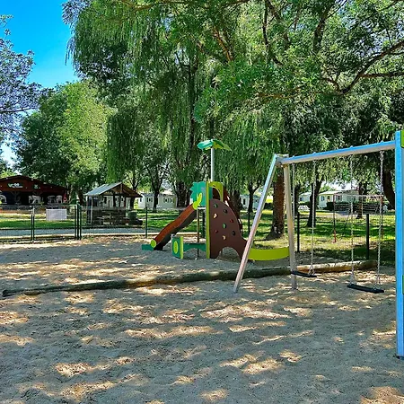 Camping Les 2 Salamandres Arces-sur-Gironde Exterior photo